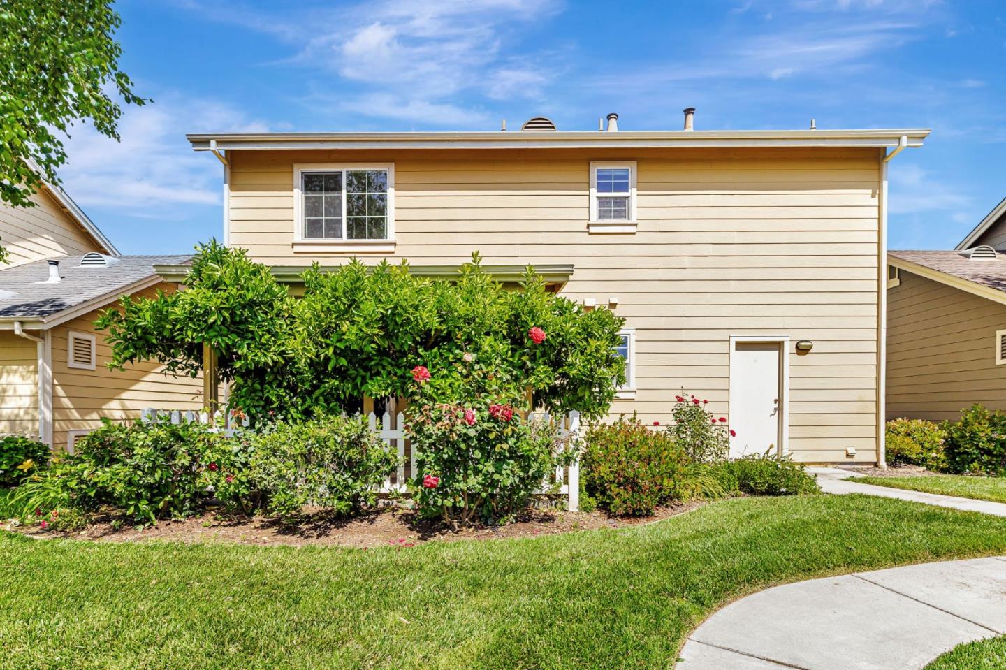 1554 Rosette WAY