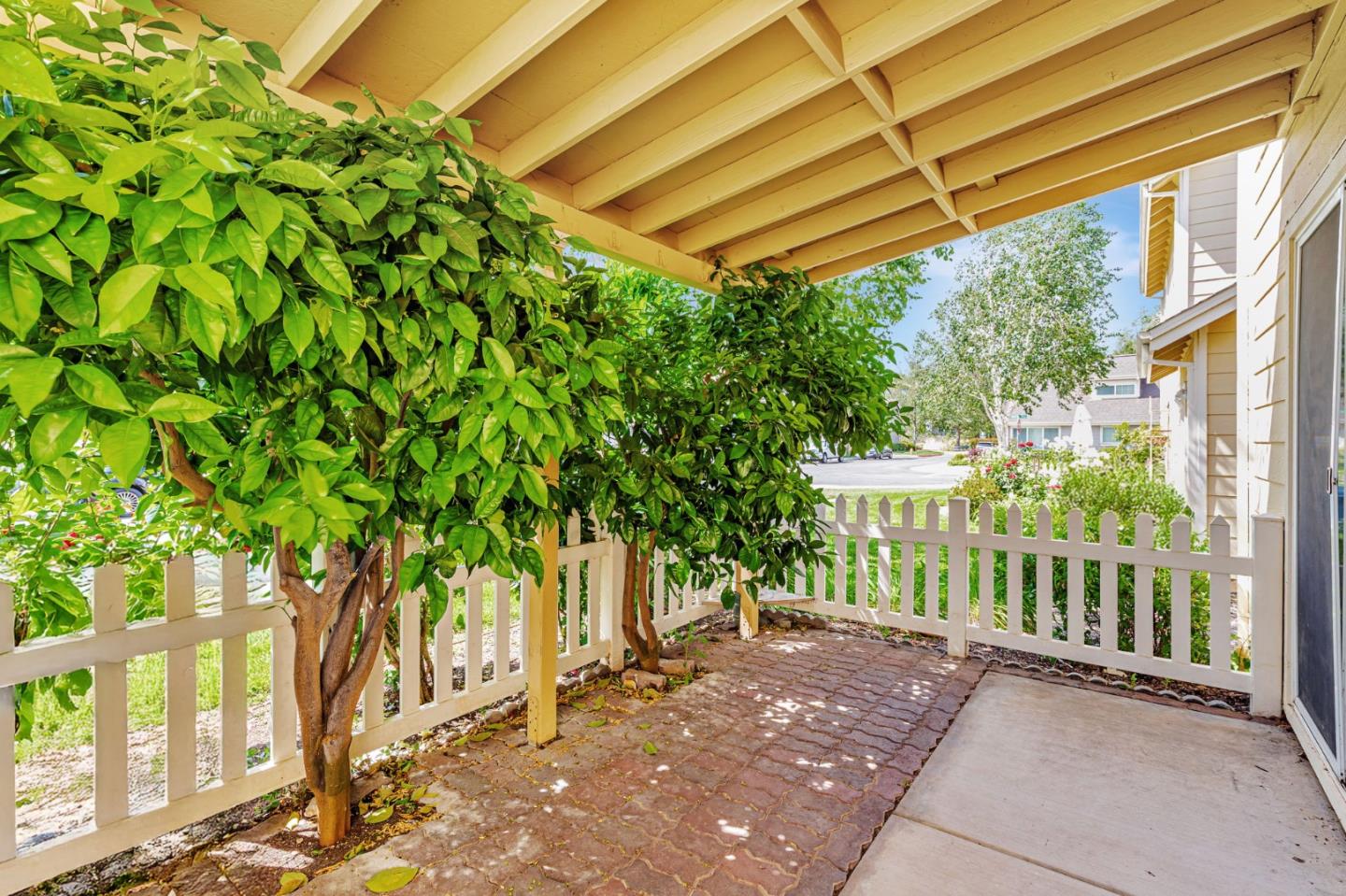 1554 Rosette WAY