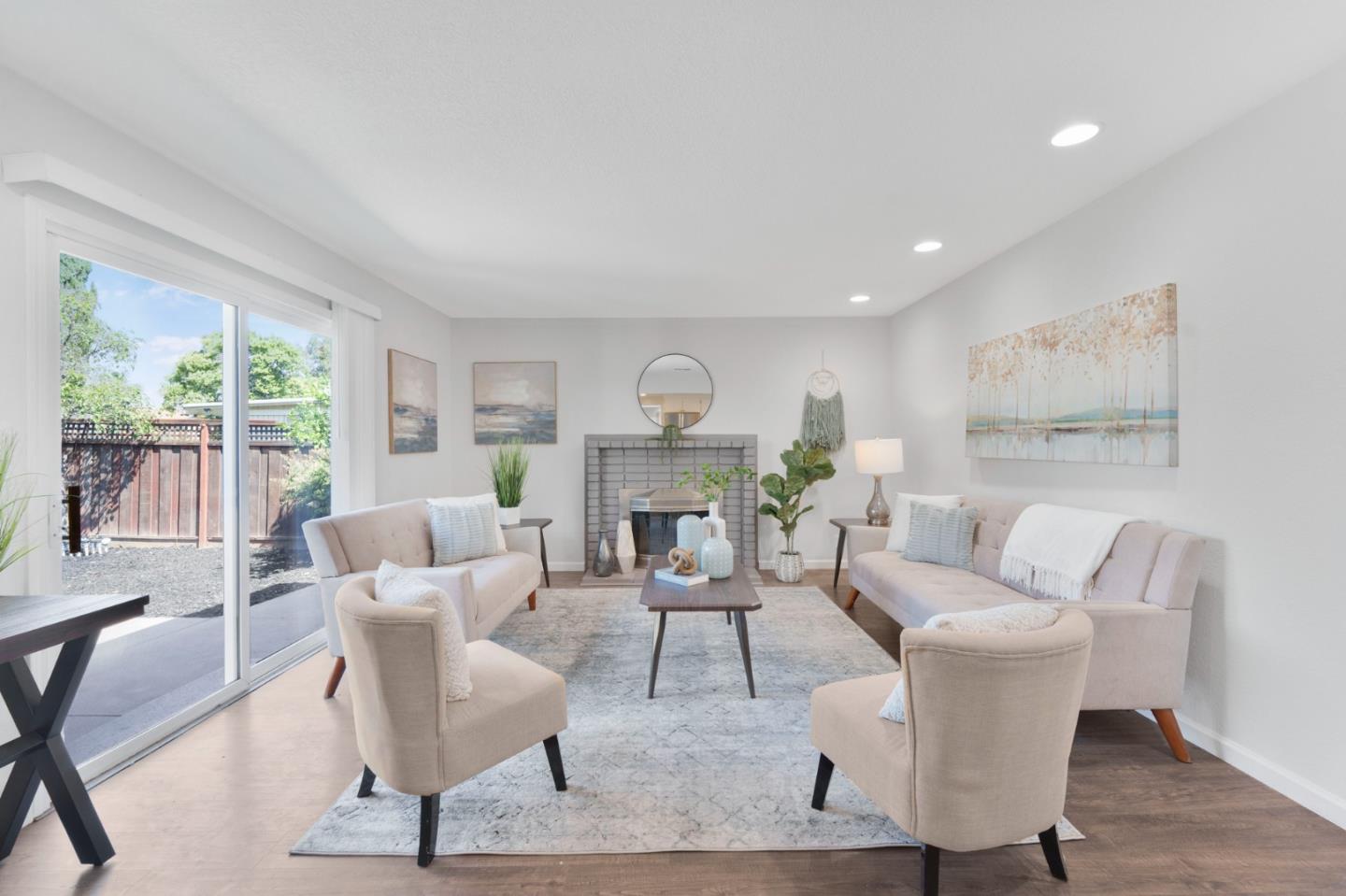 4115 Loganberry DR