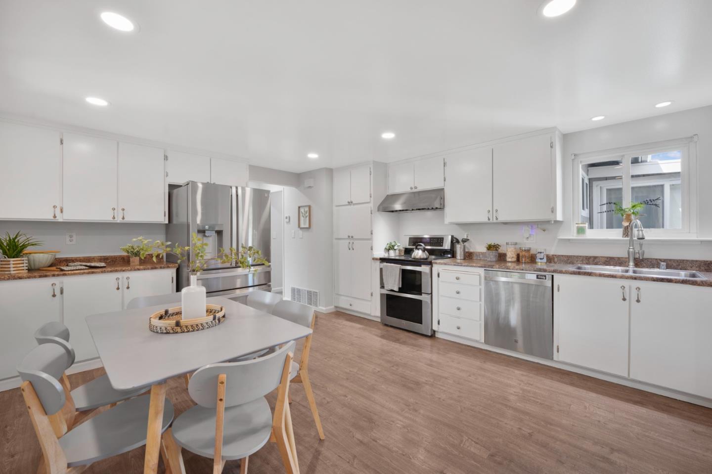 4115 Loganberry DR