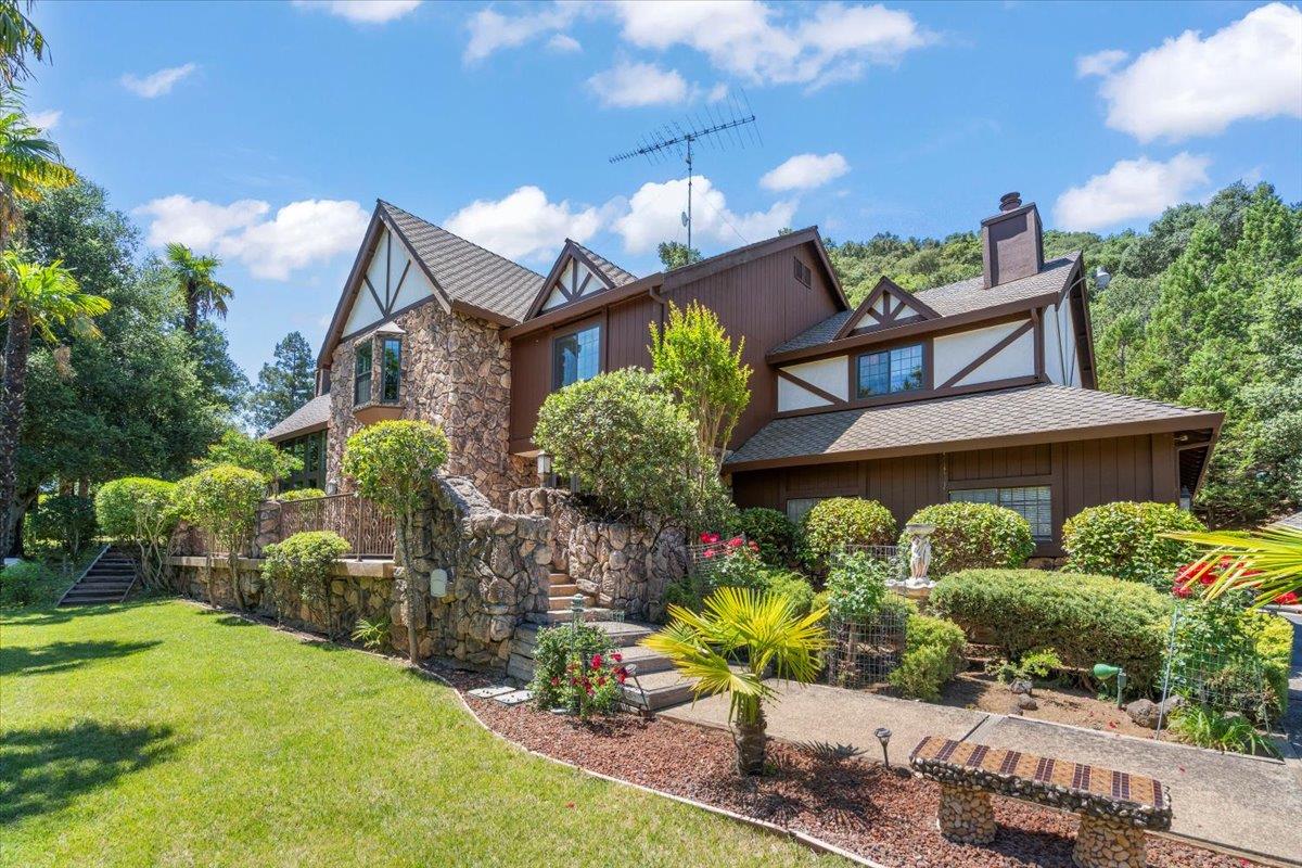2155 Lilac Lane