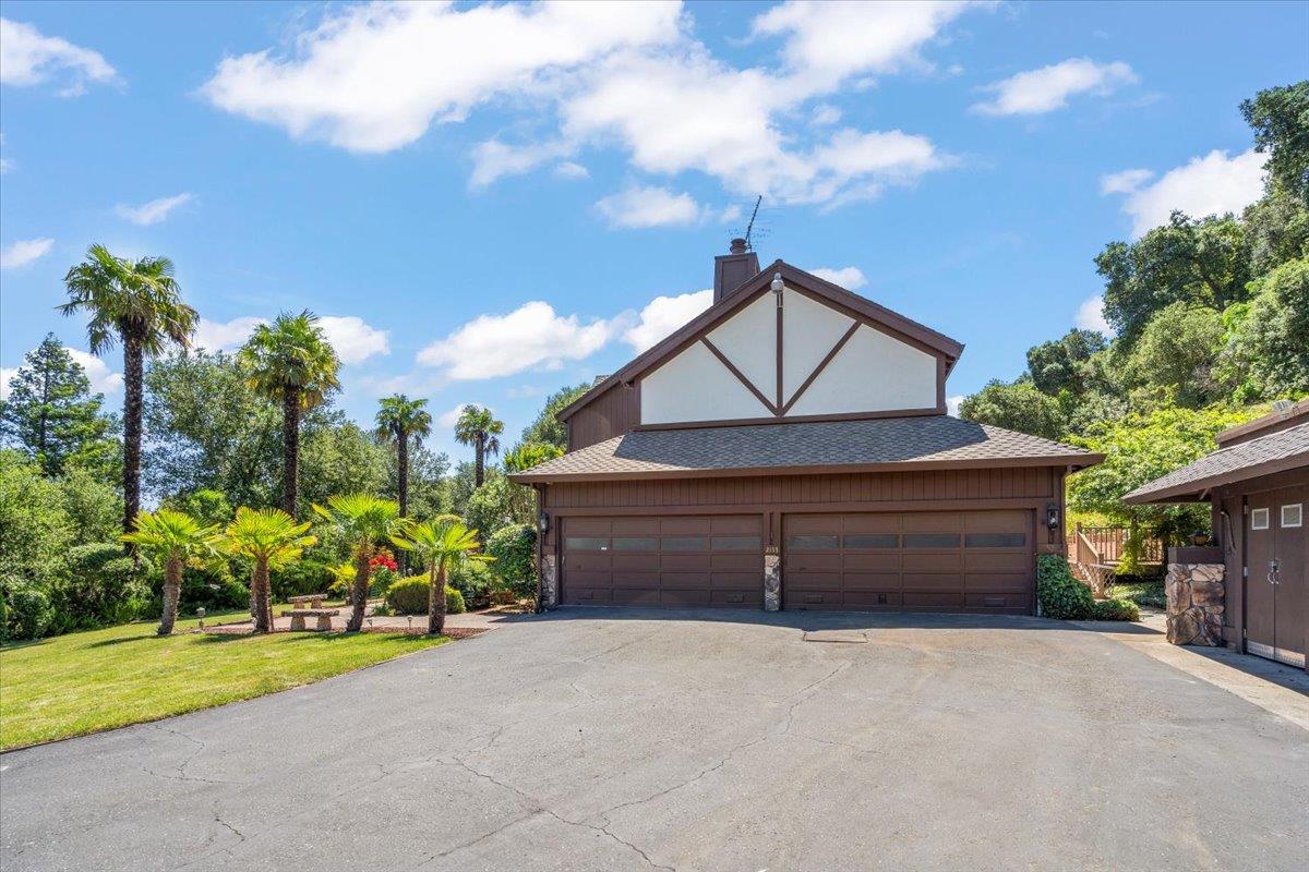 2155 Lilac Lane