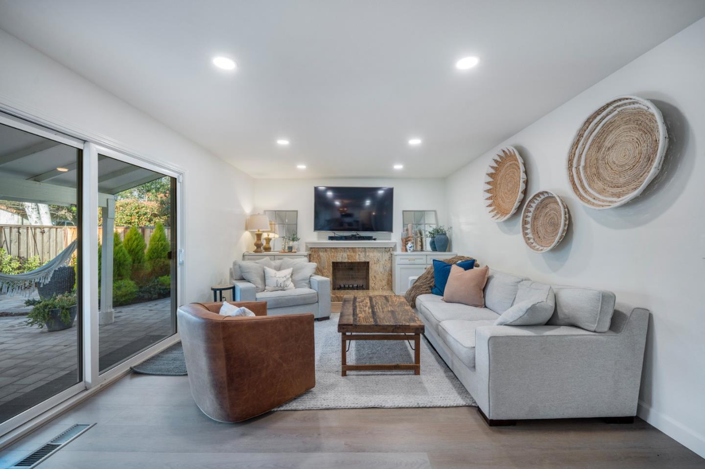 15605 La Mar Drive