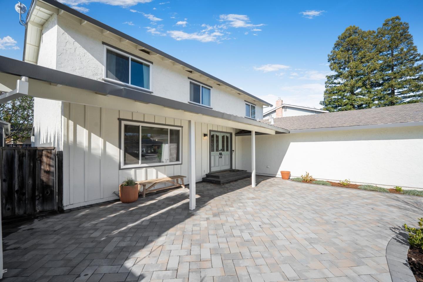 15605 La Mar Drive