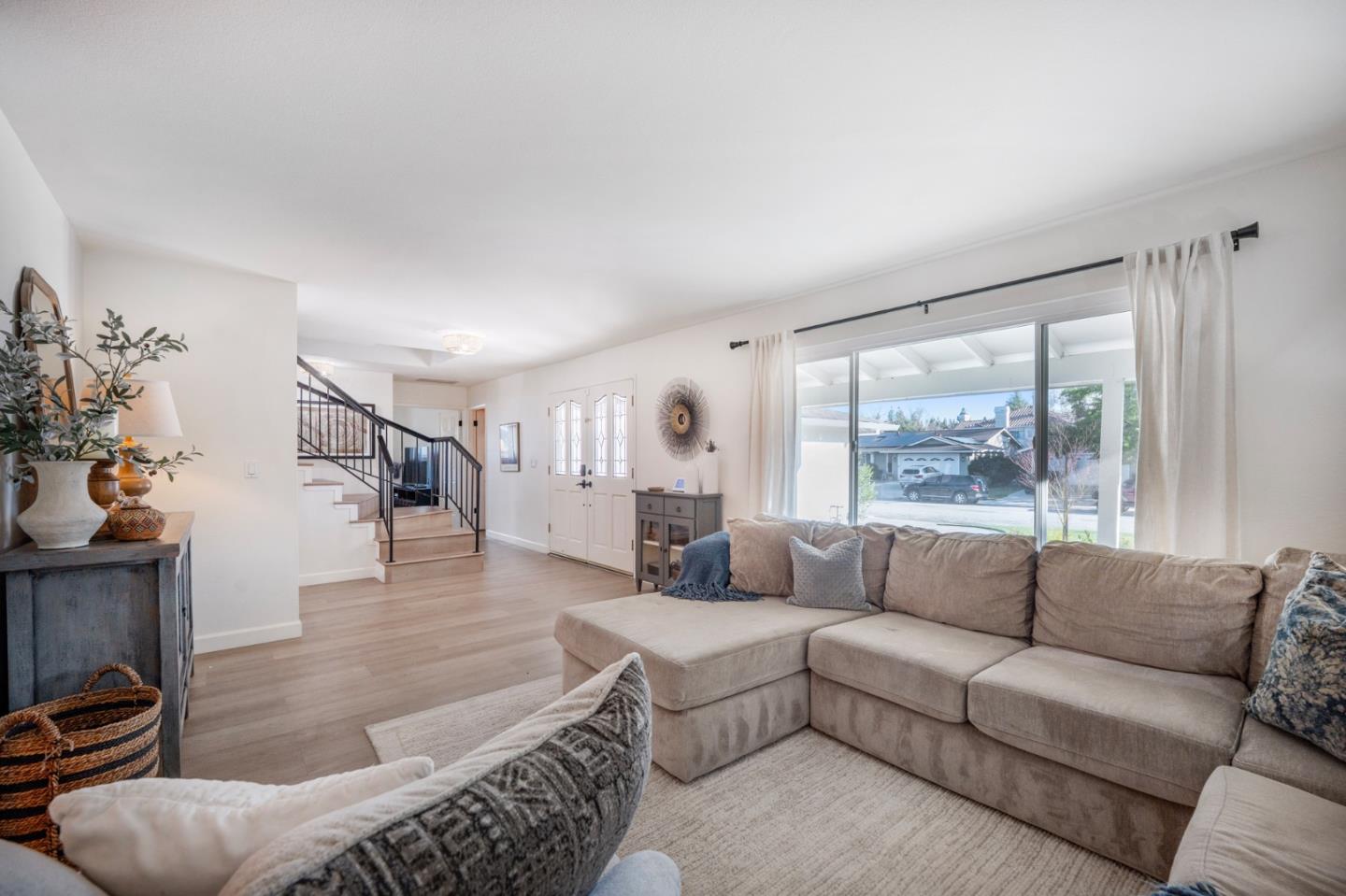15605 La Mar Drive