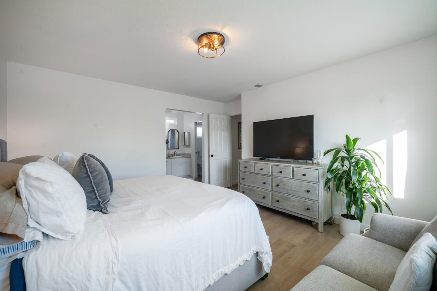 15605 La Mar Drive