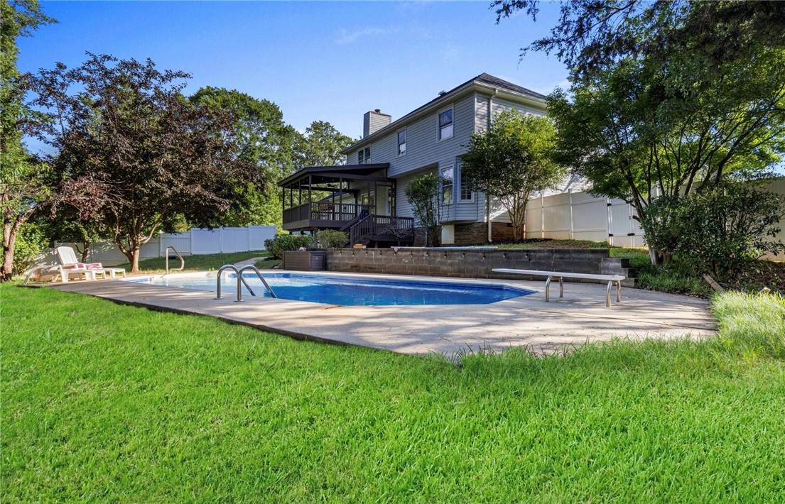 612 Walnut Way
