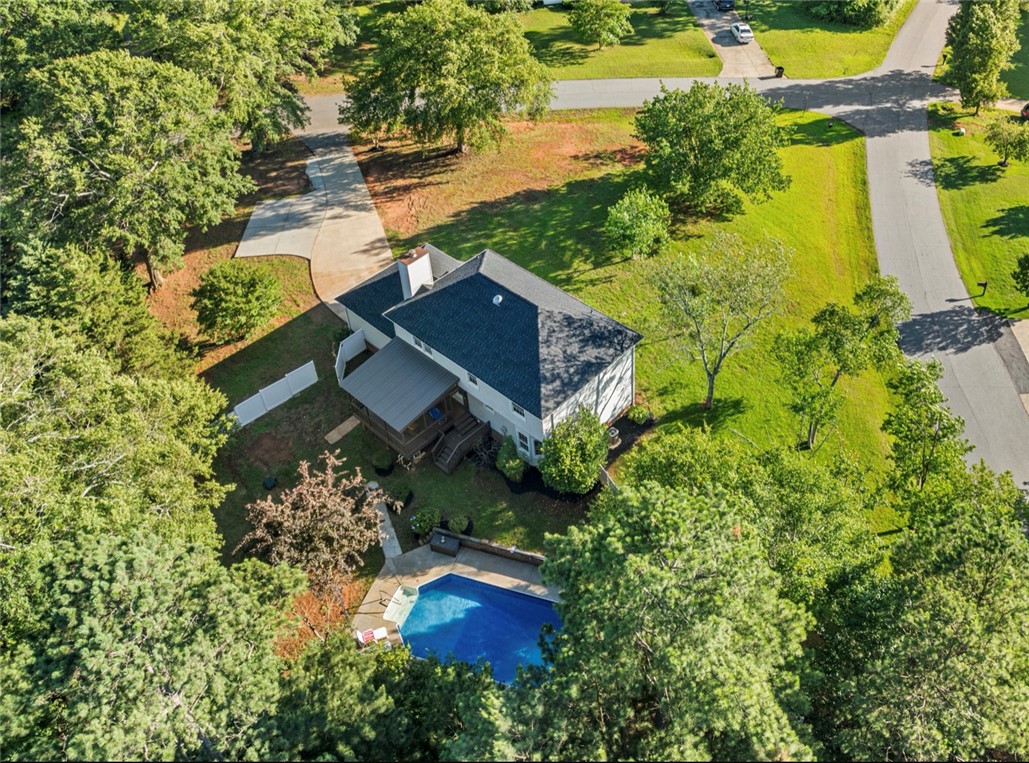 612 Walnut Way