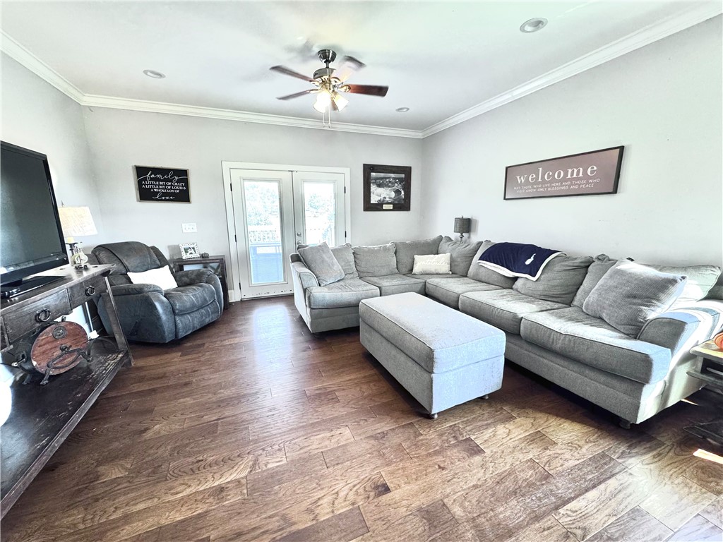 1907 Queen Drive