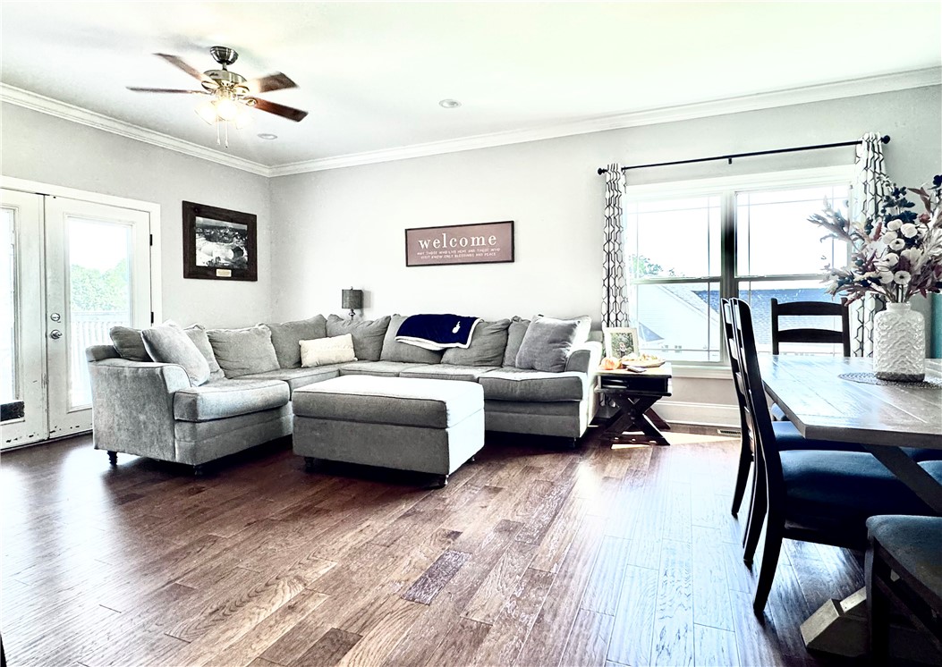 1907 Queen Drive