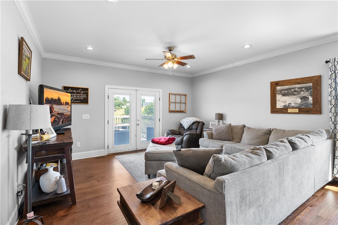 1907 Queen Drive