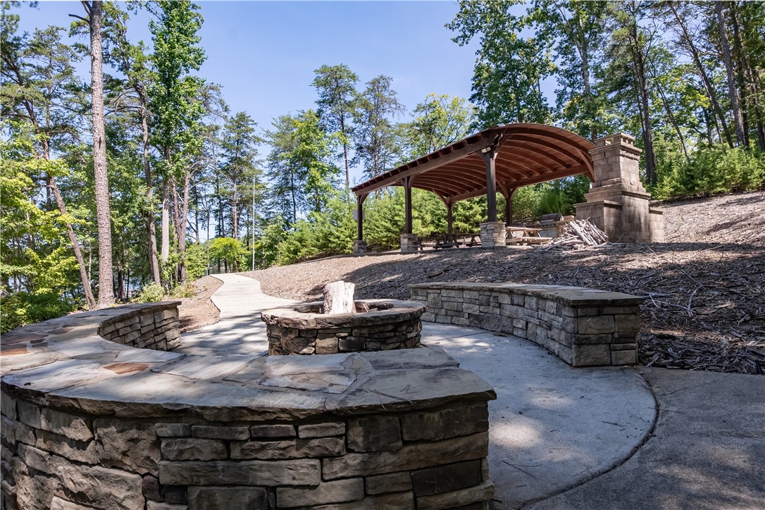 2000 Aberdeen Ln Squirrel Point