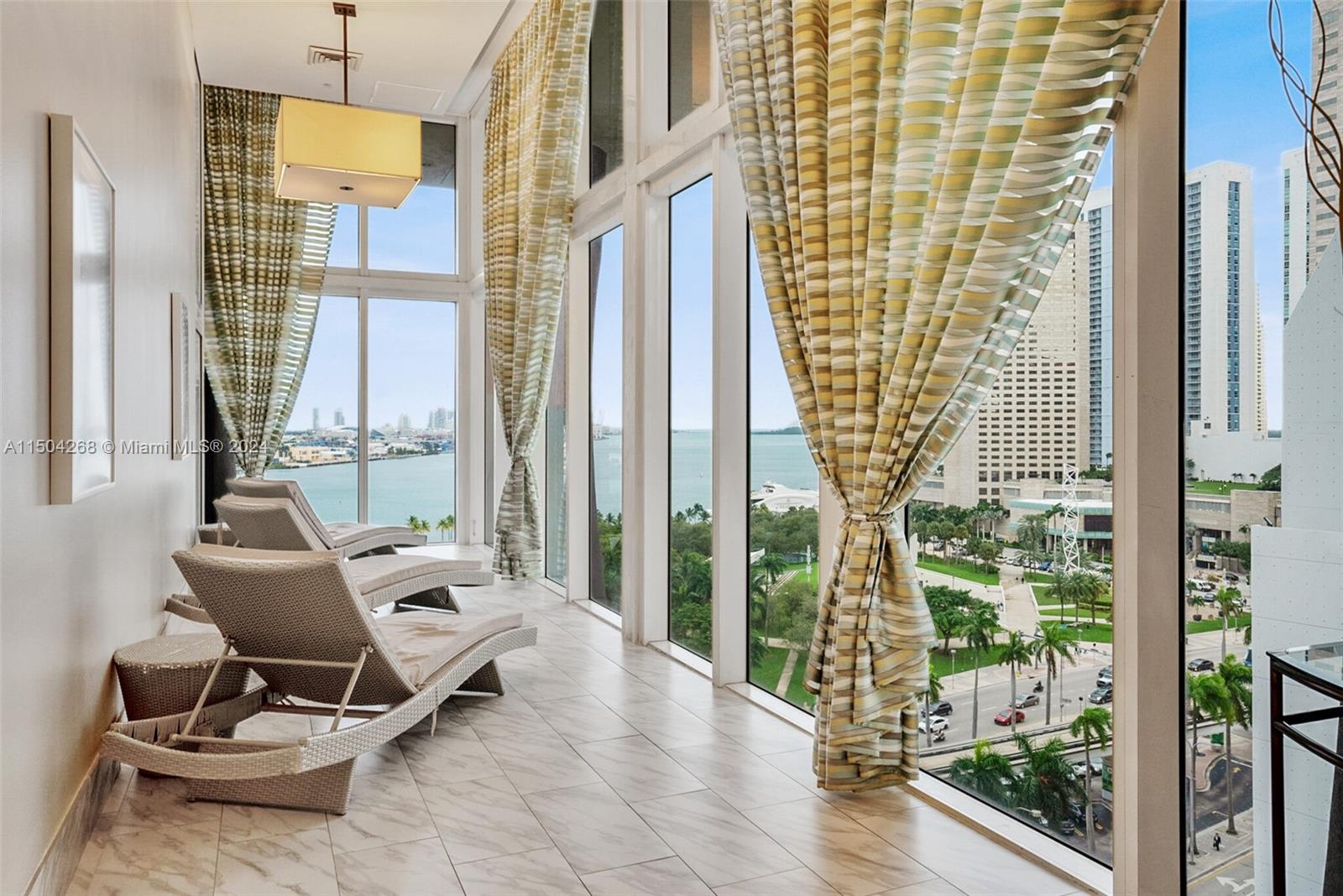 50 Biscayne Blvd # 4611
