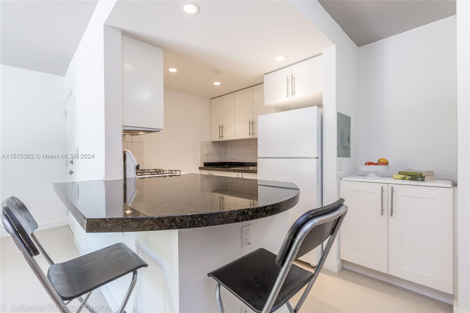 915 Jefferson Ave # 2A