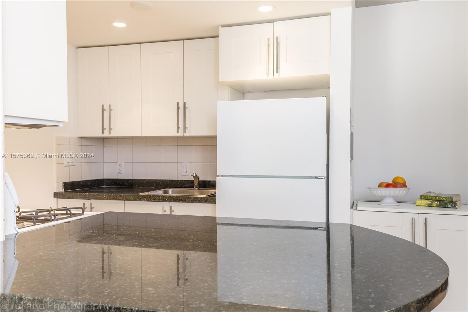 915 Jefferson Ave # 2A