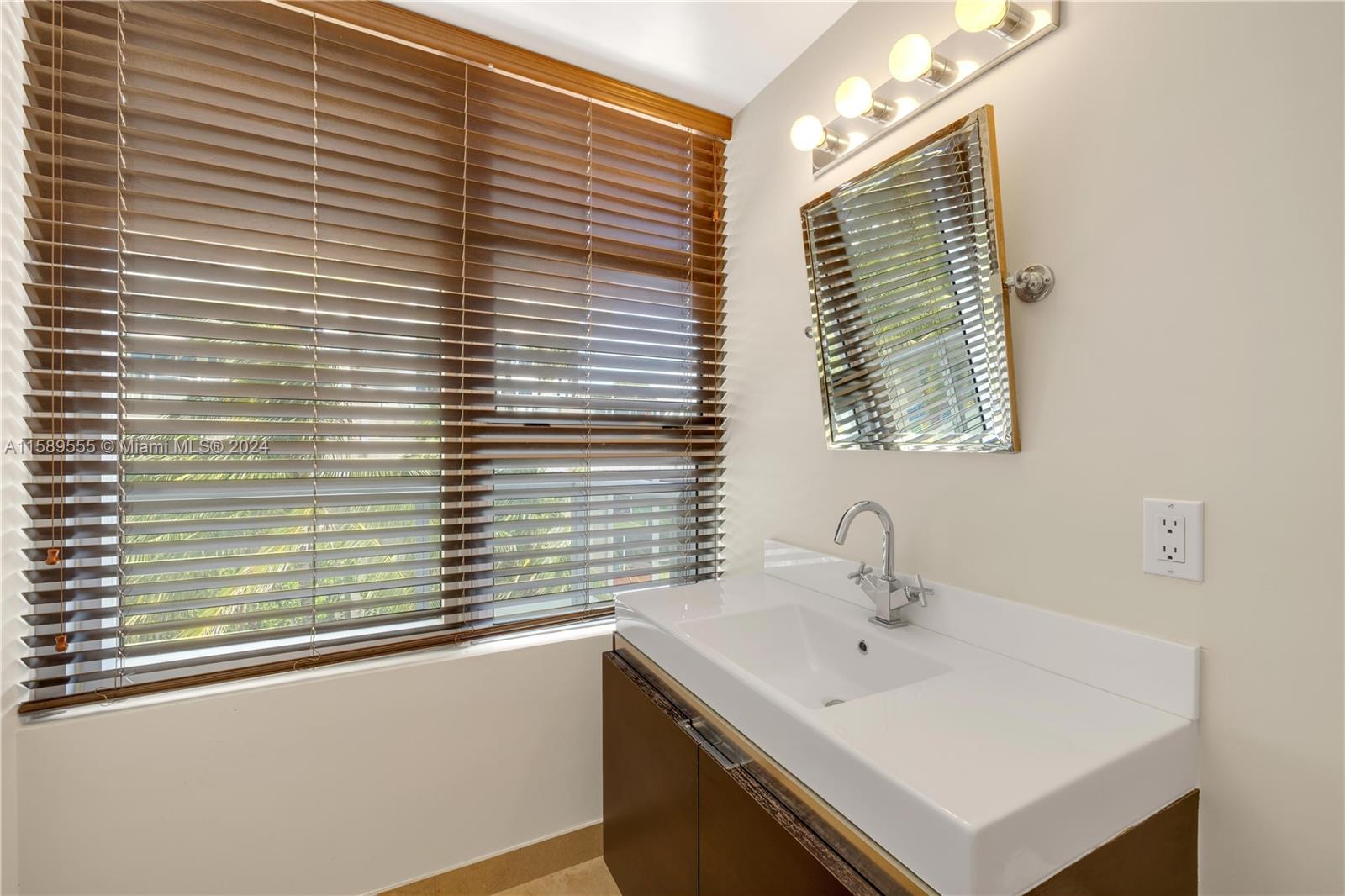 3739 Collins Ave # 302 Unit: N-302