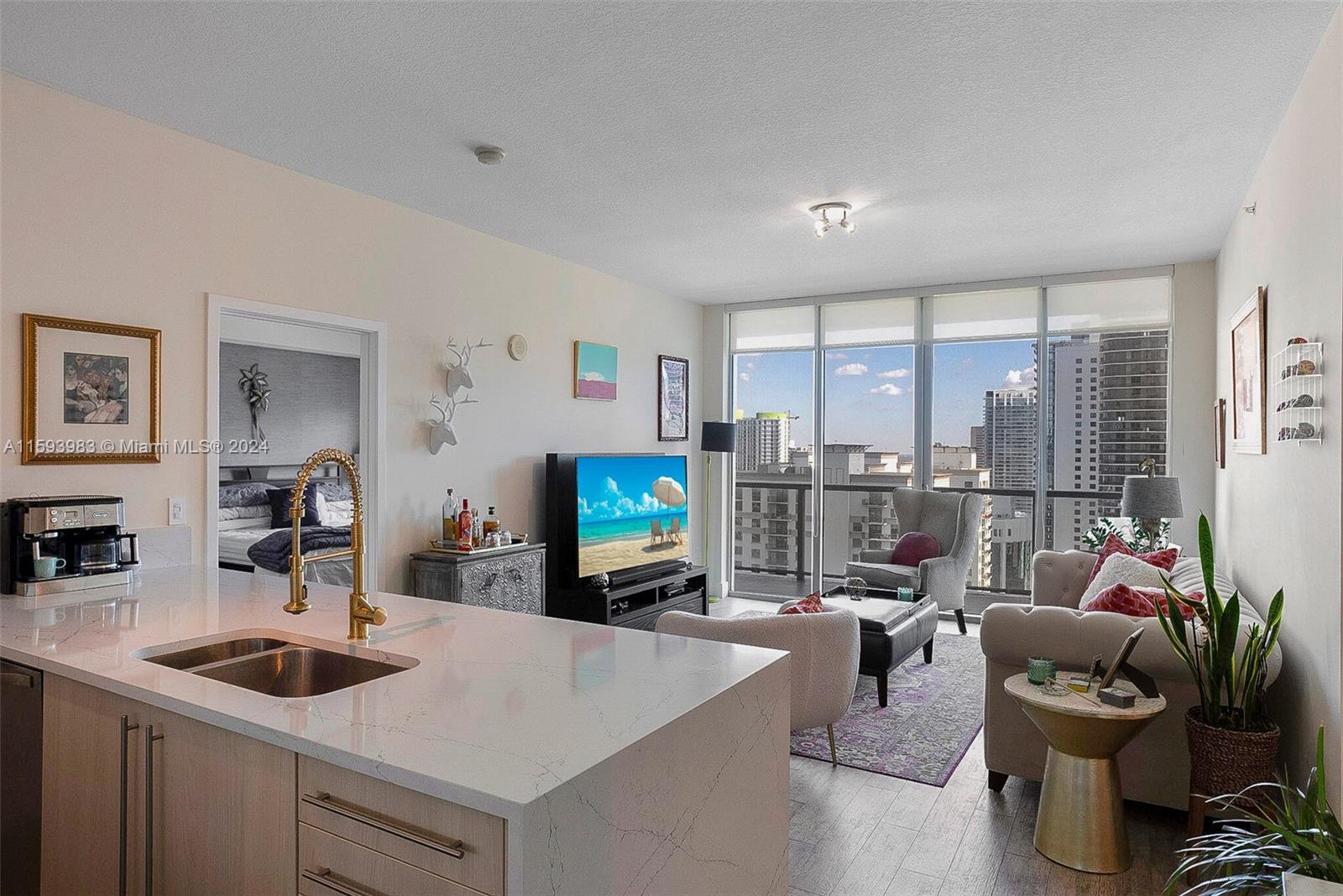 1111 SW 1st Ave Unit: UPH4022-