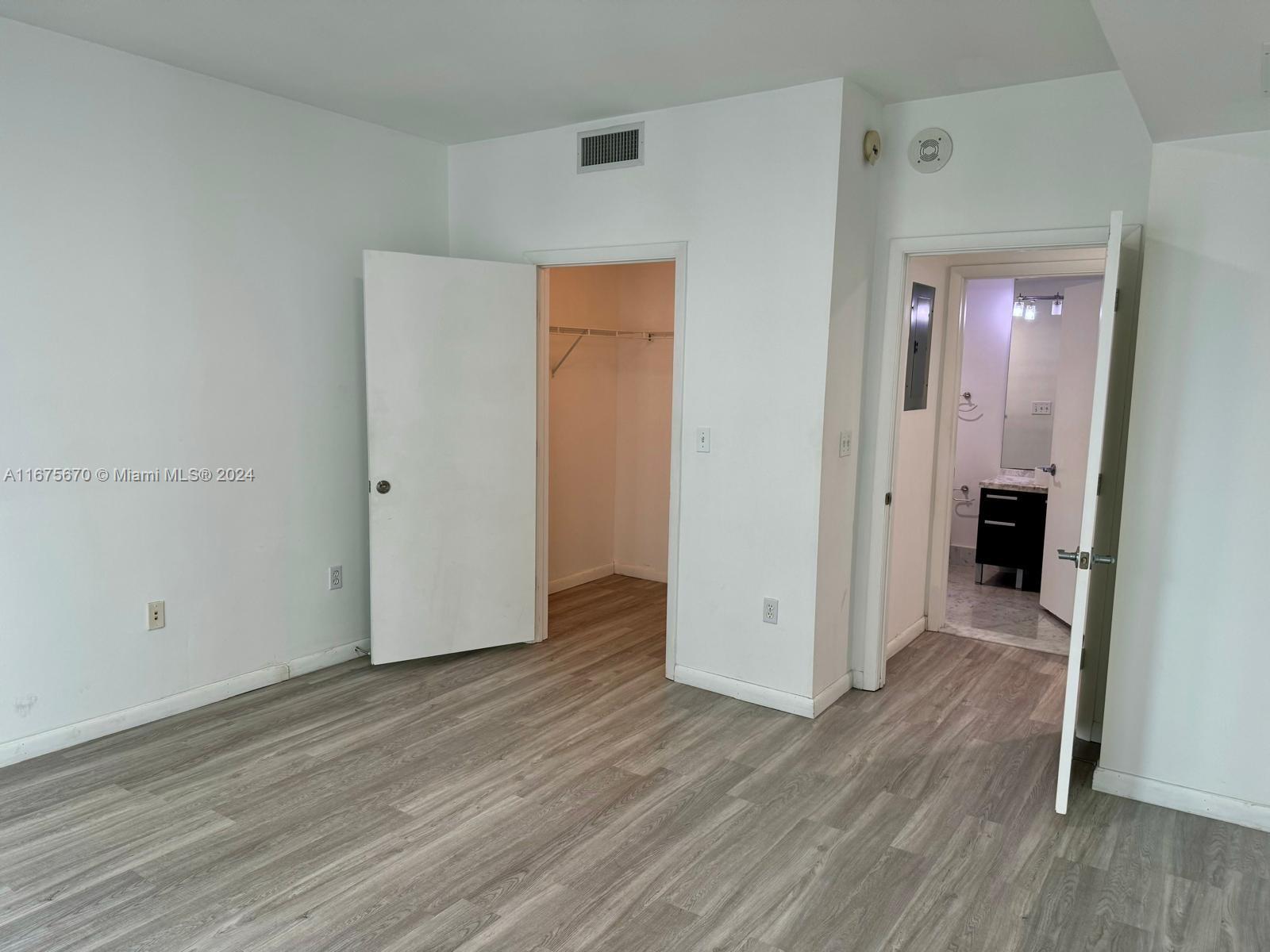 253 NE 2nd St # 2306