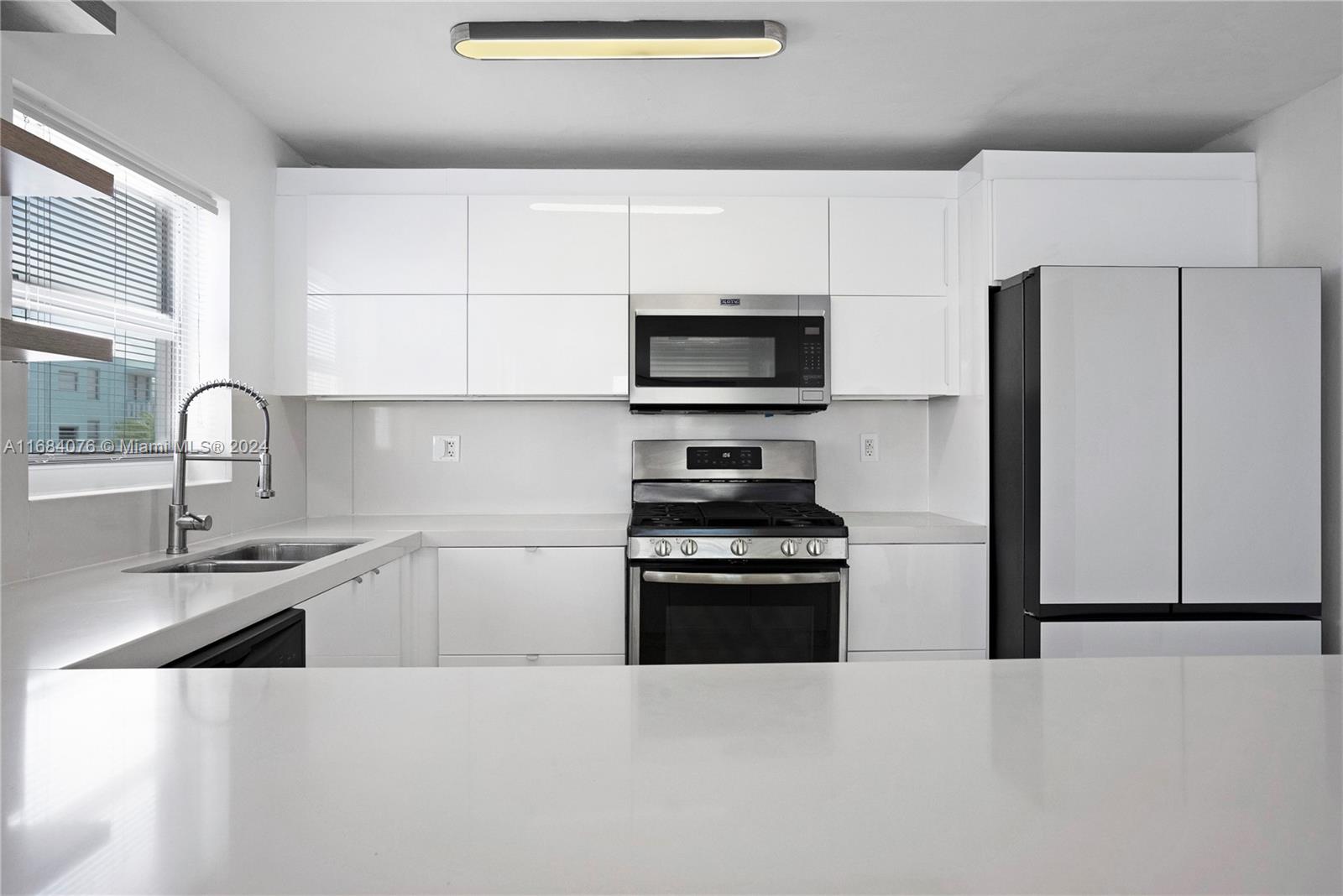 720 Collins Ave # 403