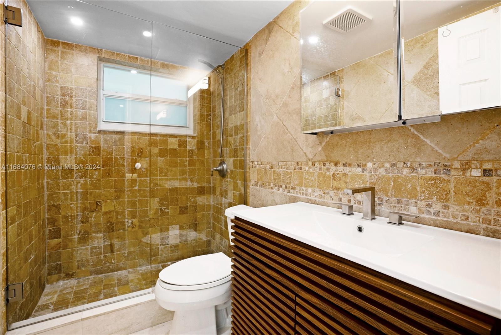 720 Collins Ave # 403