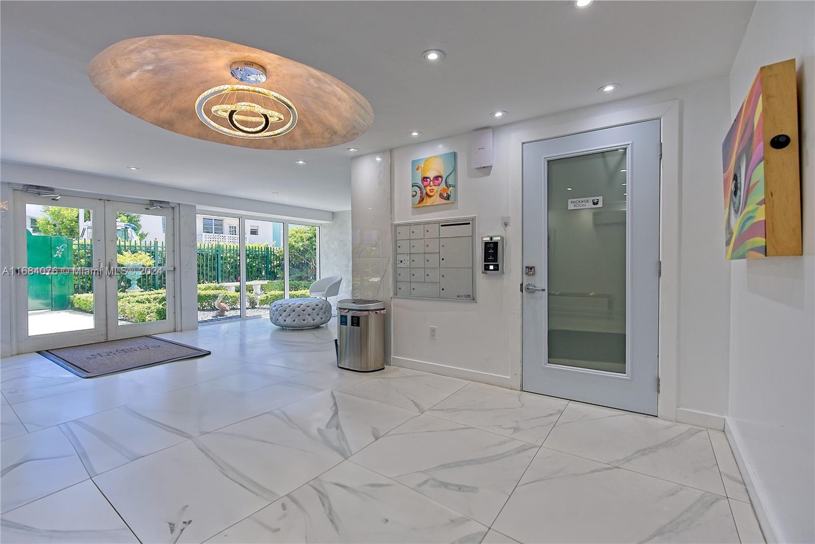 720 Collins Ave # 403
