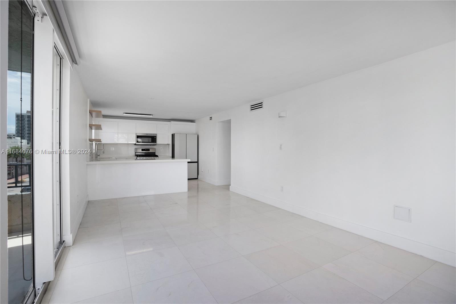 720 Collins Ave # 403