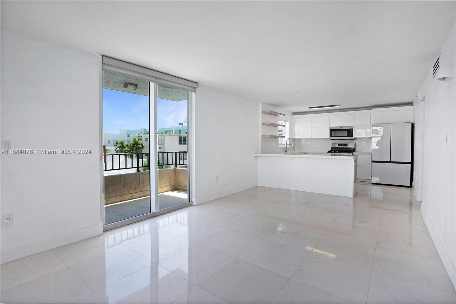 720 Collins Ave # 403