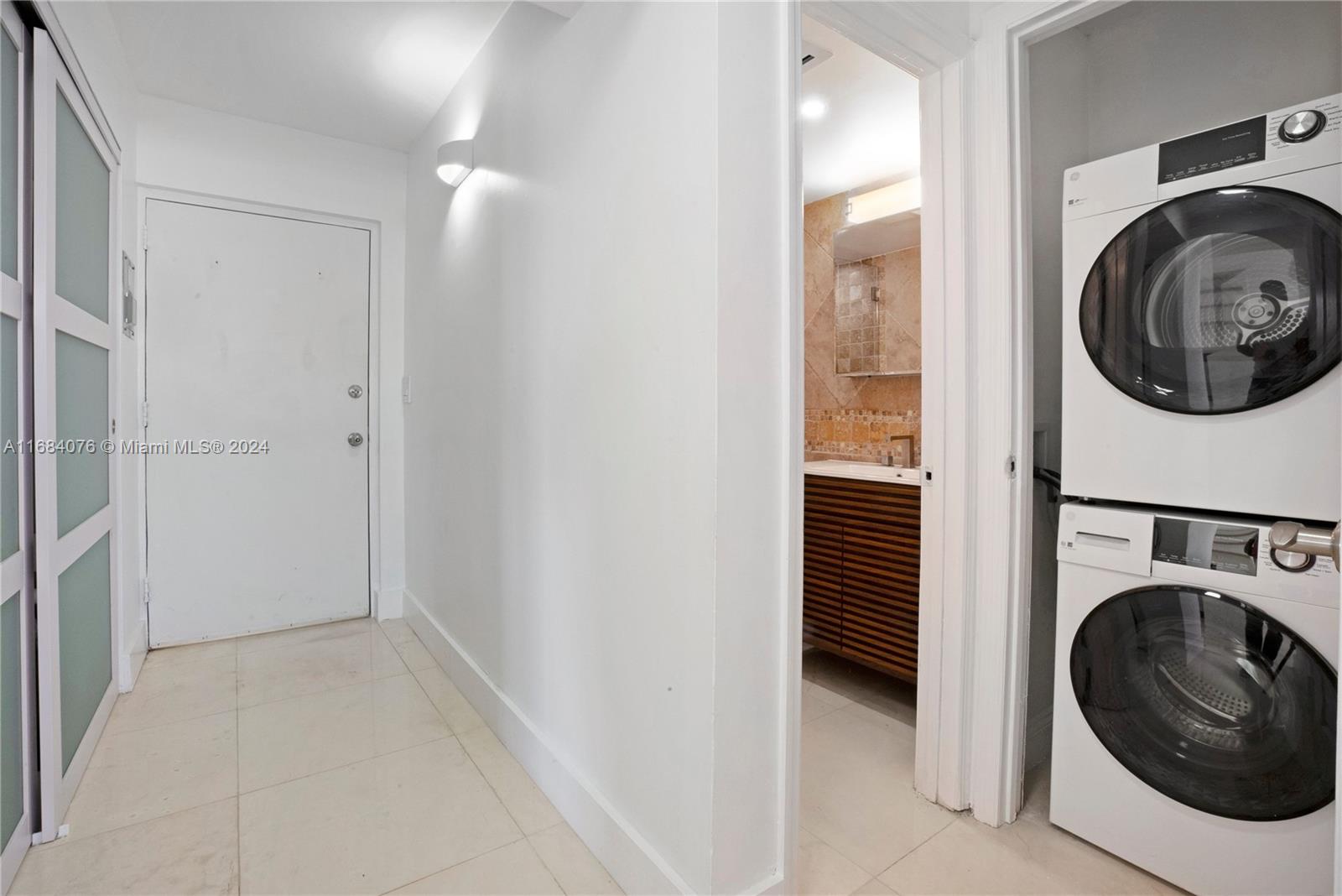 720 Collins Ave # 403