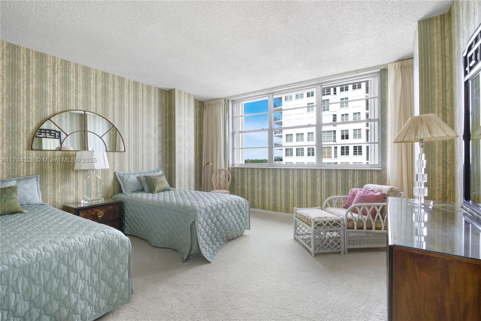 5640 Collins Ave # 6C