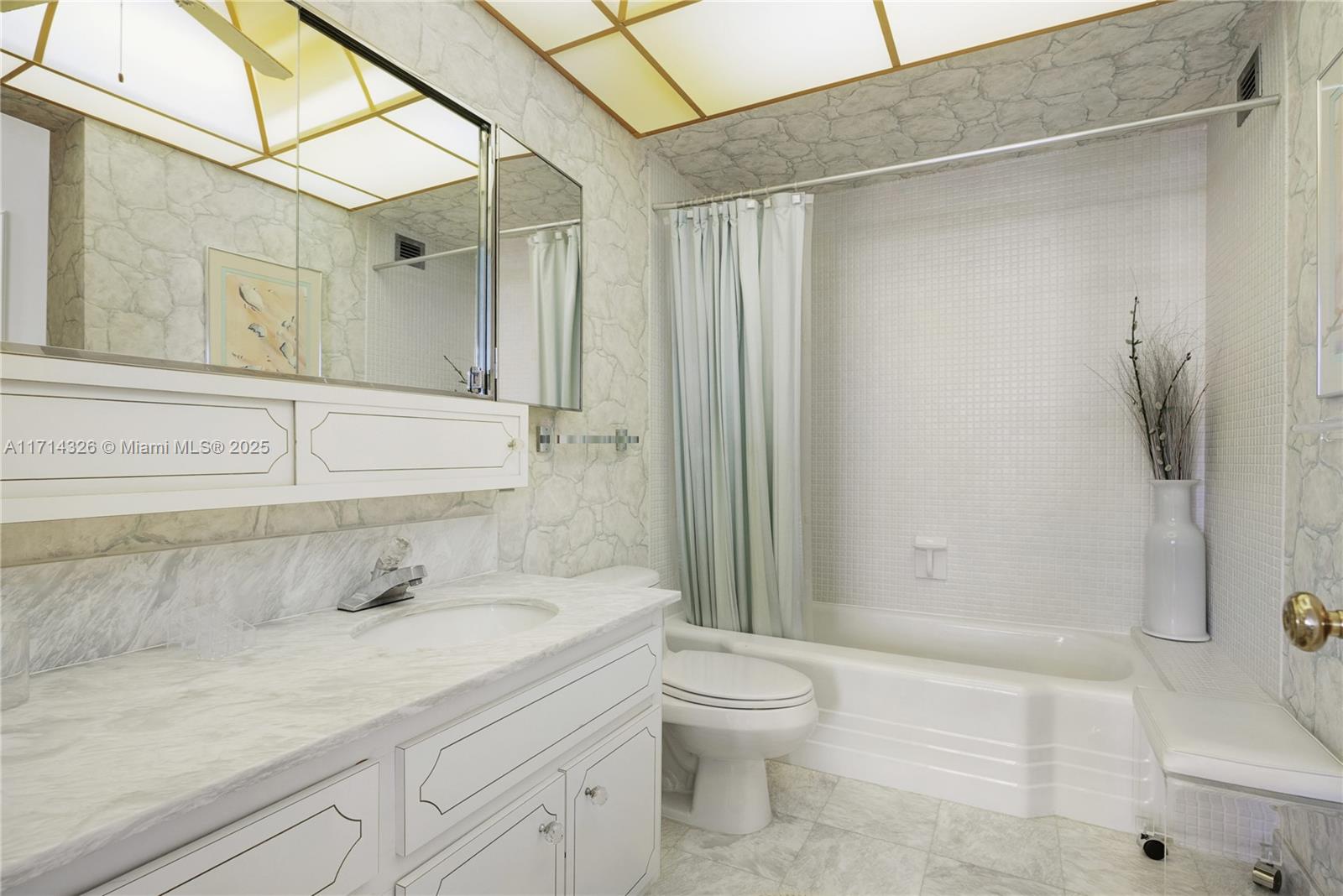 5640 Collins Ave # 6C