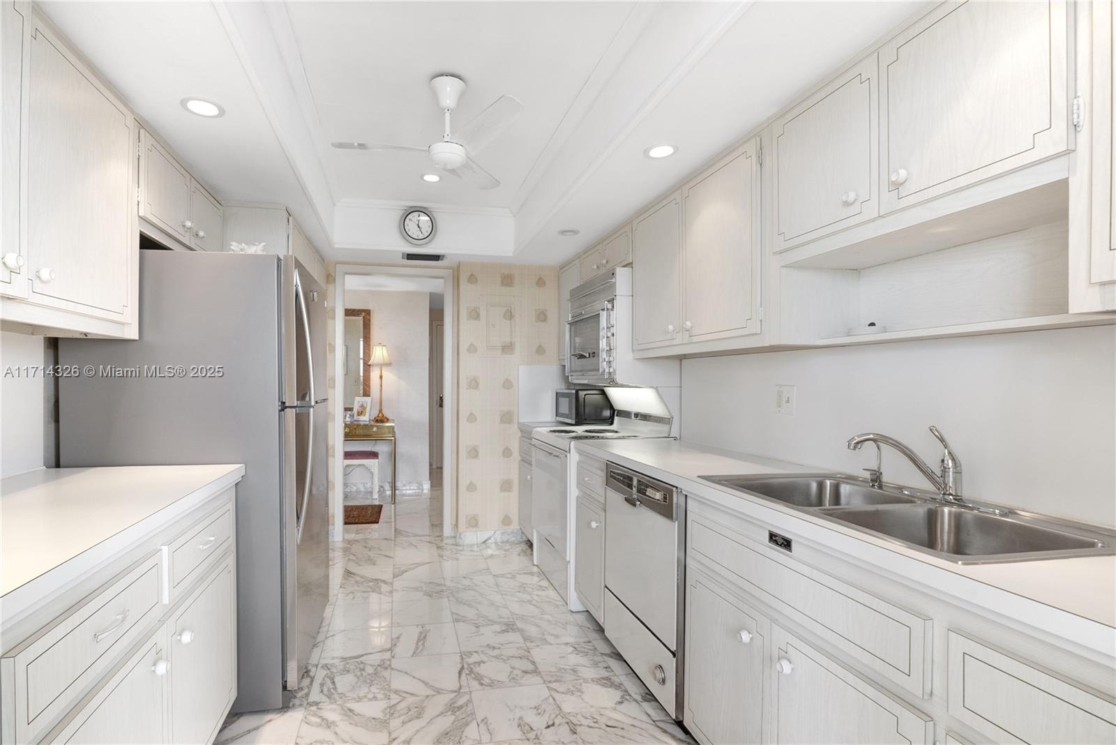 5640 Collins Ave # 6C
