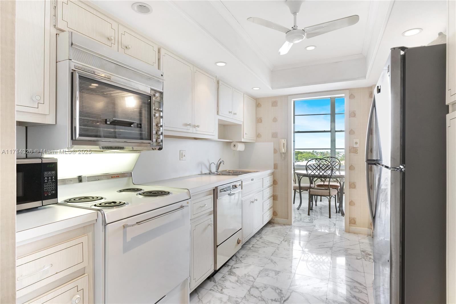 5640 Collins Ave # 6C