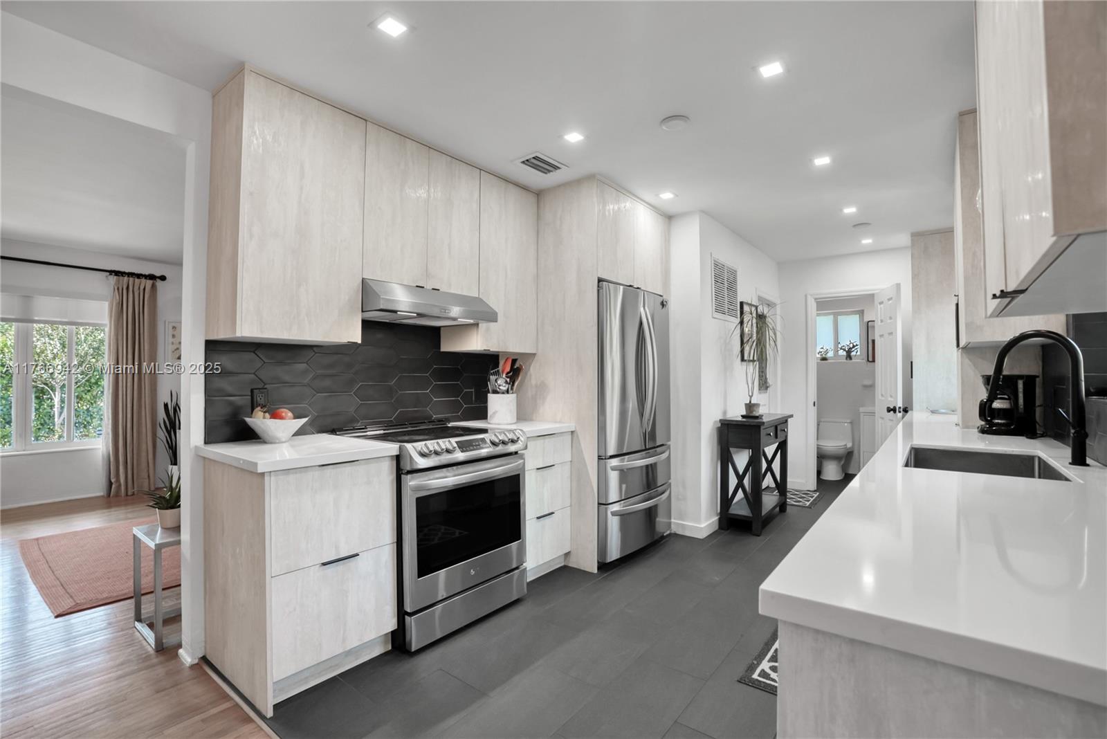 185 NW 115th St