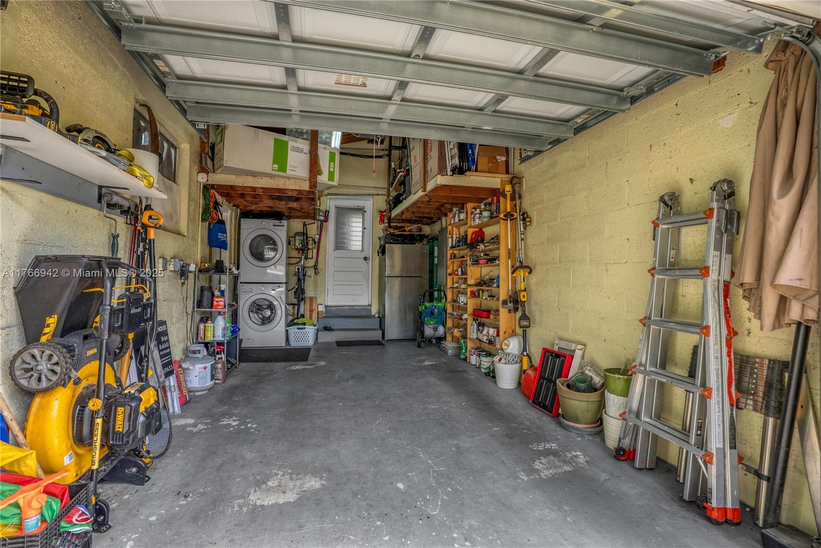 185 NW 115th St
