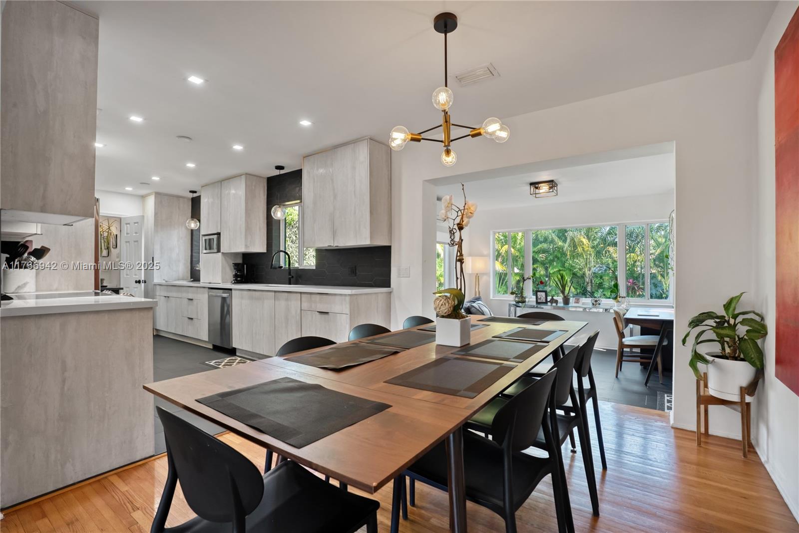 185 NW 115th St