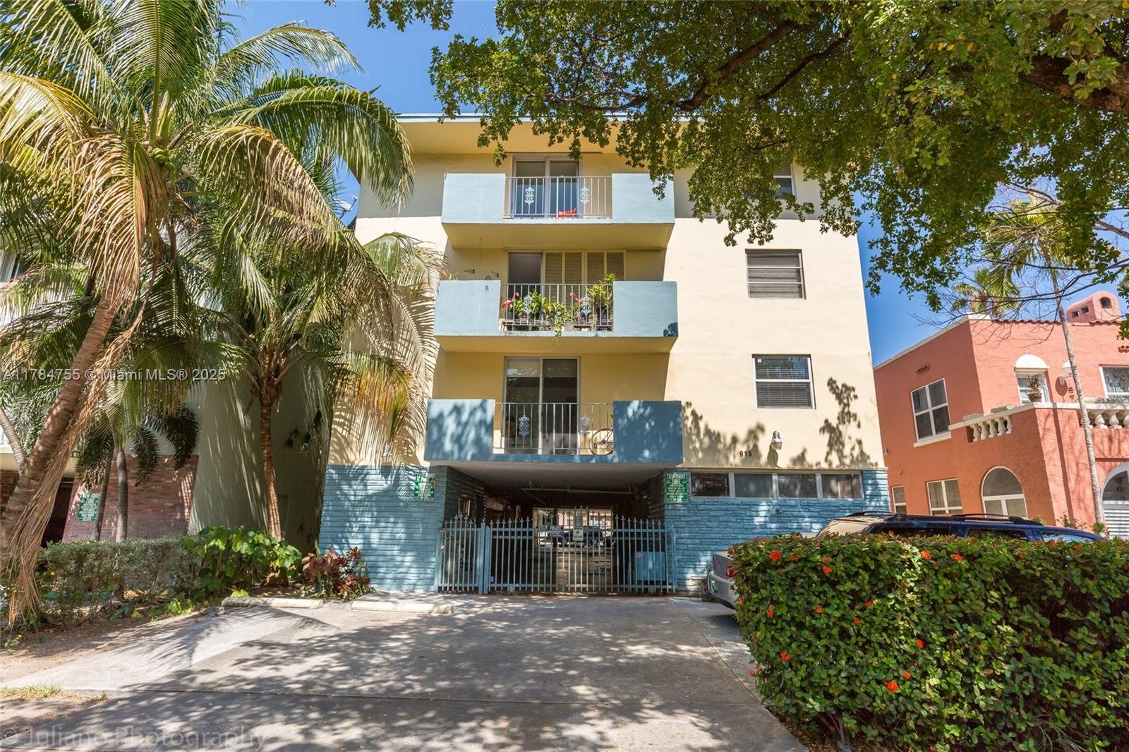 915 Jefferson Ave # 2A
