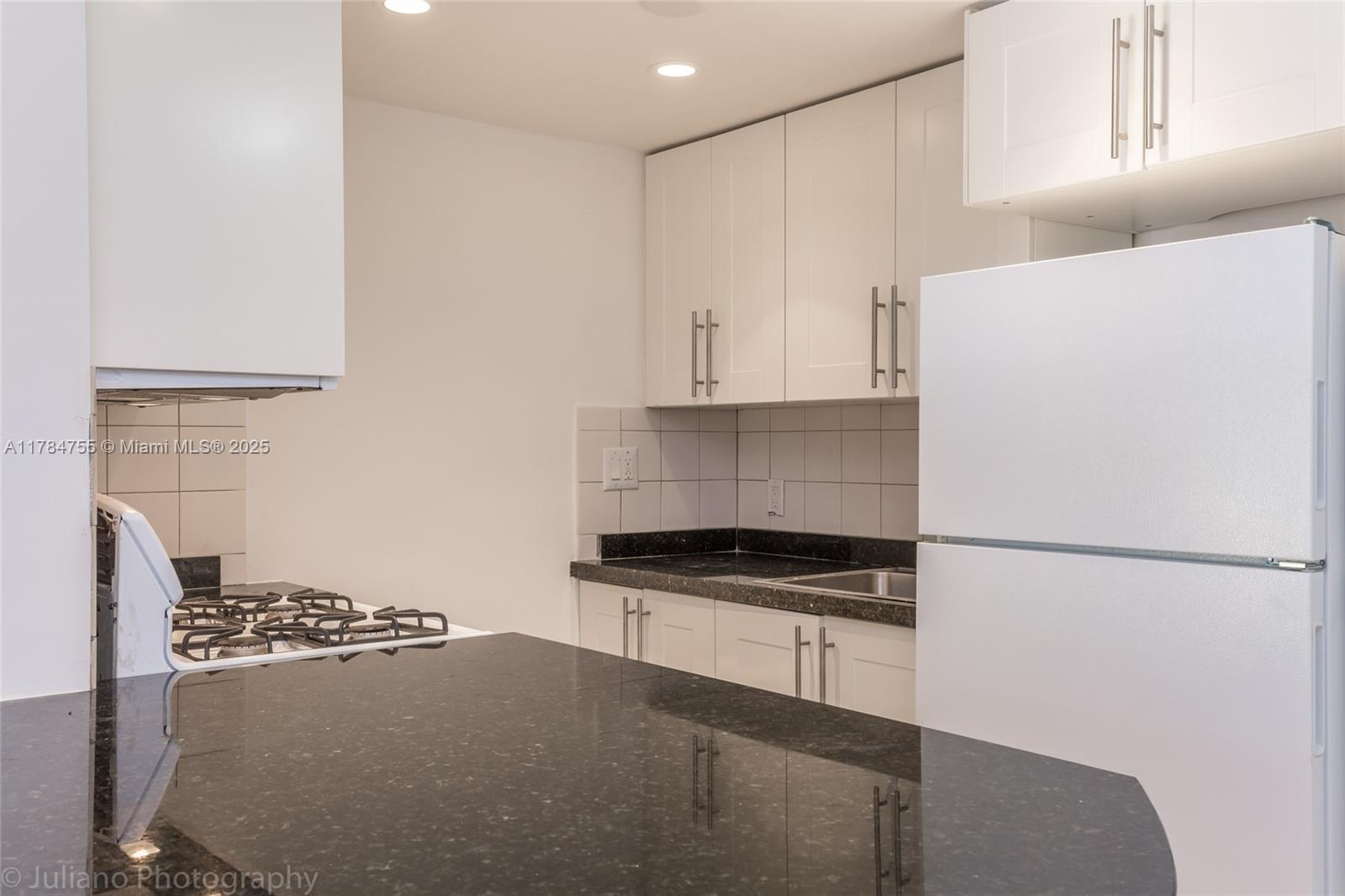 915 Jefferson Ave # 2A