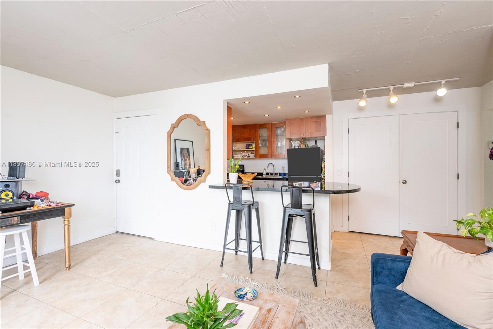 915 Jefferson Ave # 4A