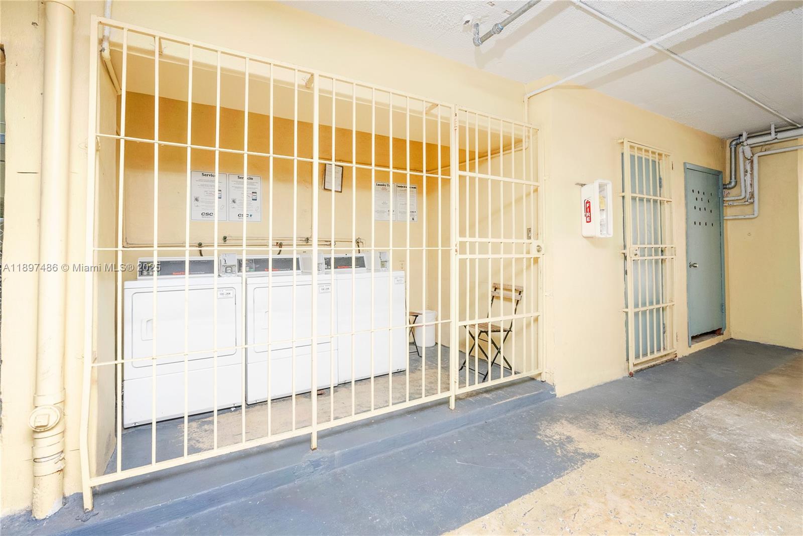 915 Jefferson Ave # 4A