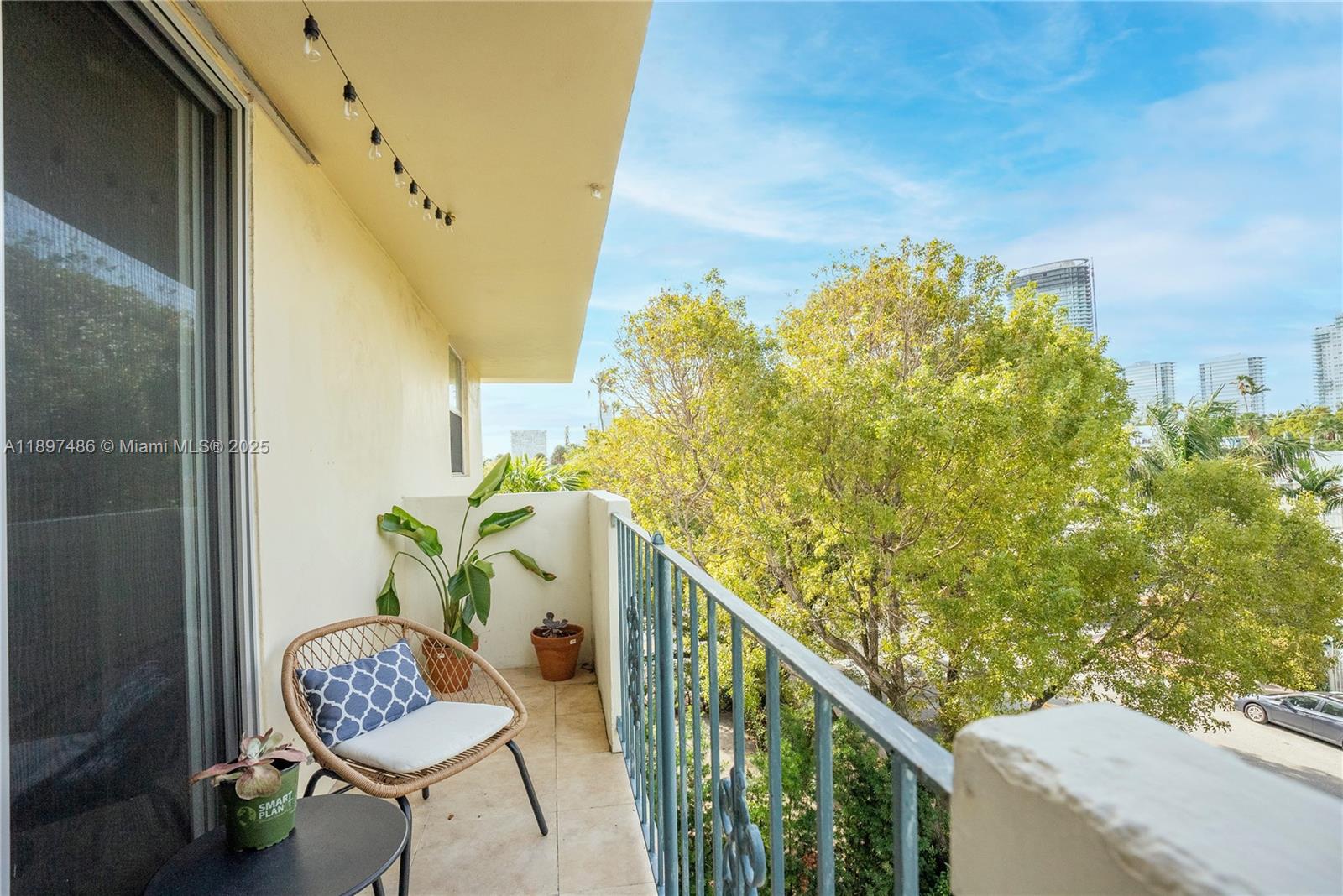 915 Jefferson Ave # 4A