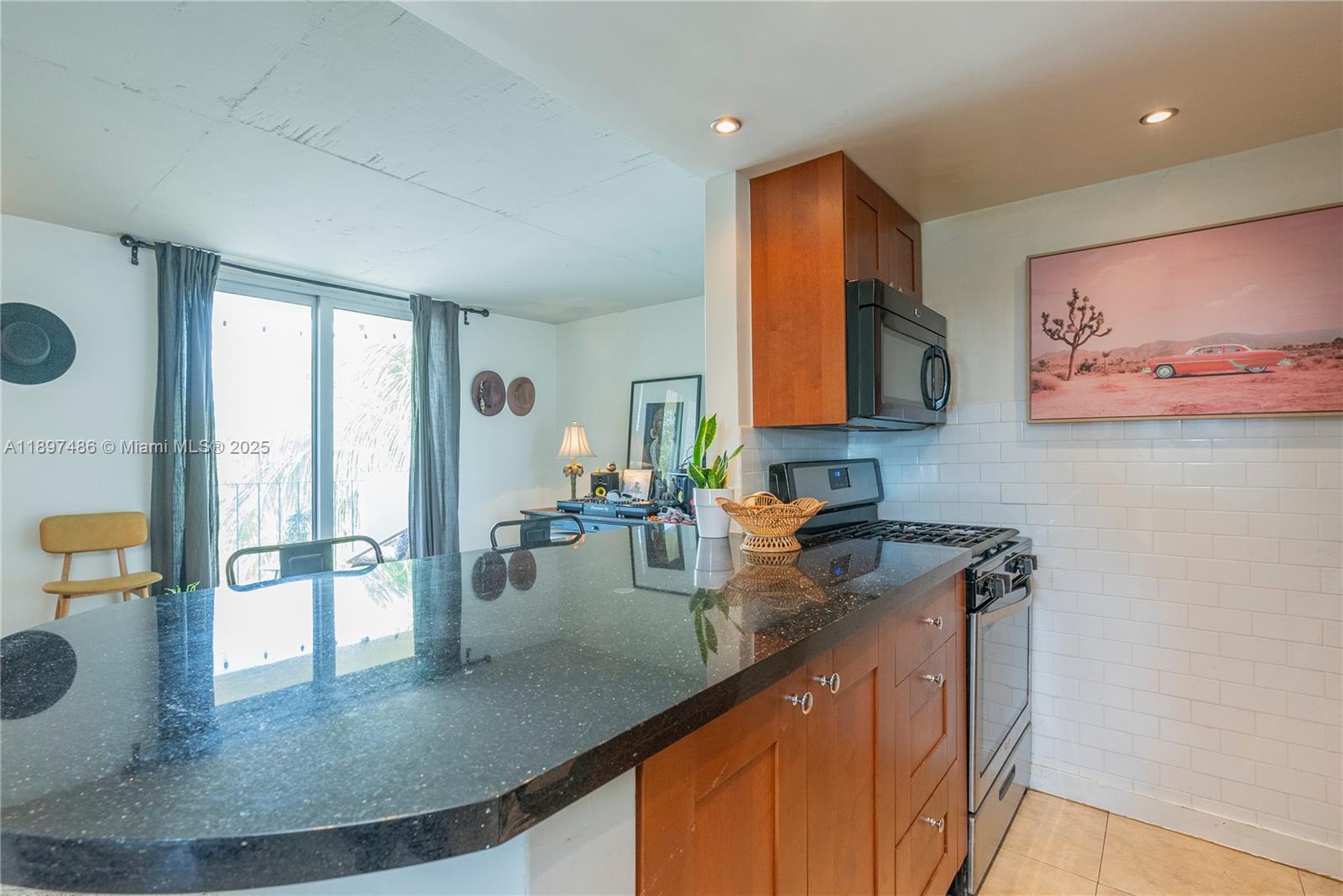 915 Jefferson Ave # 4A