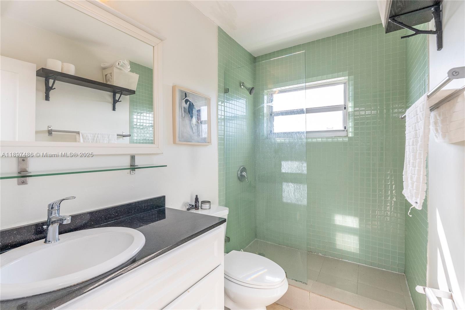 915 Jefferson Ave # 4A