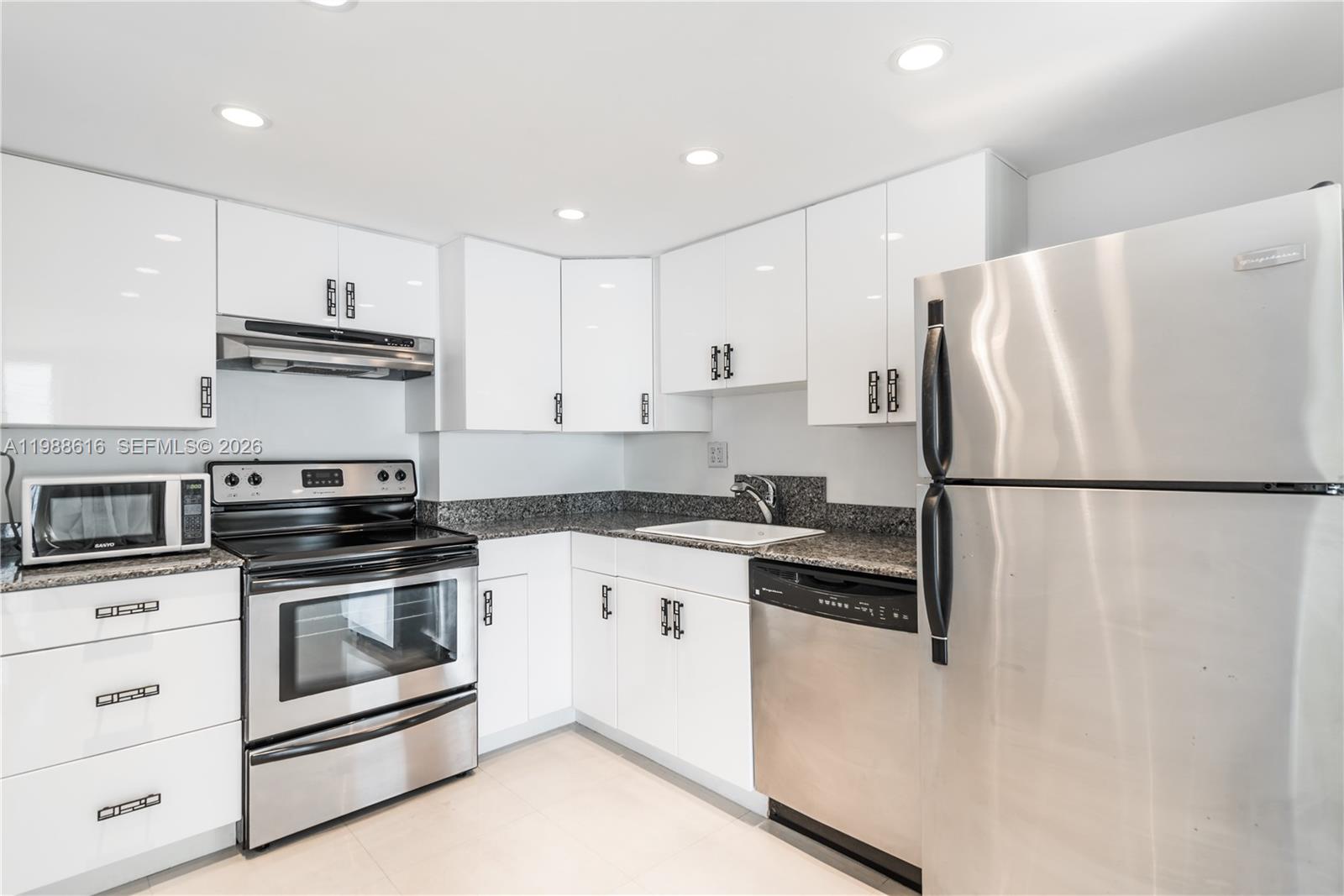 1800 Collins Ave # 8C