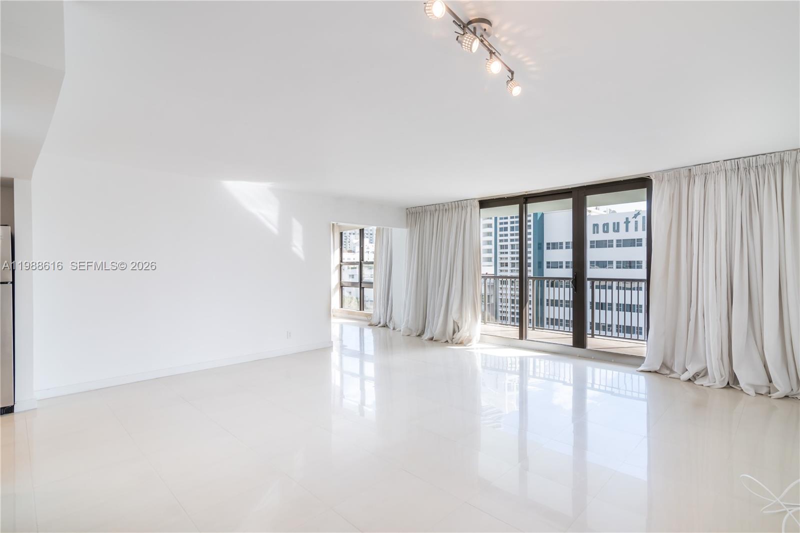 1800 Collins Ave # 8C