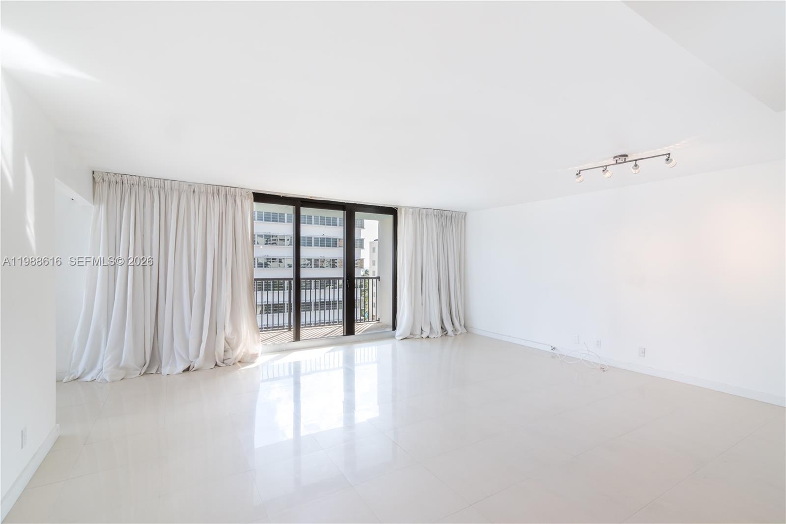 1800 Collins Ave # 8C