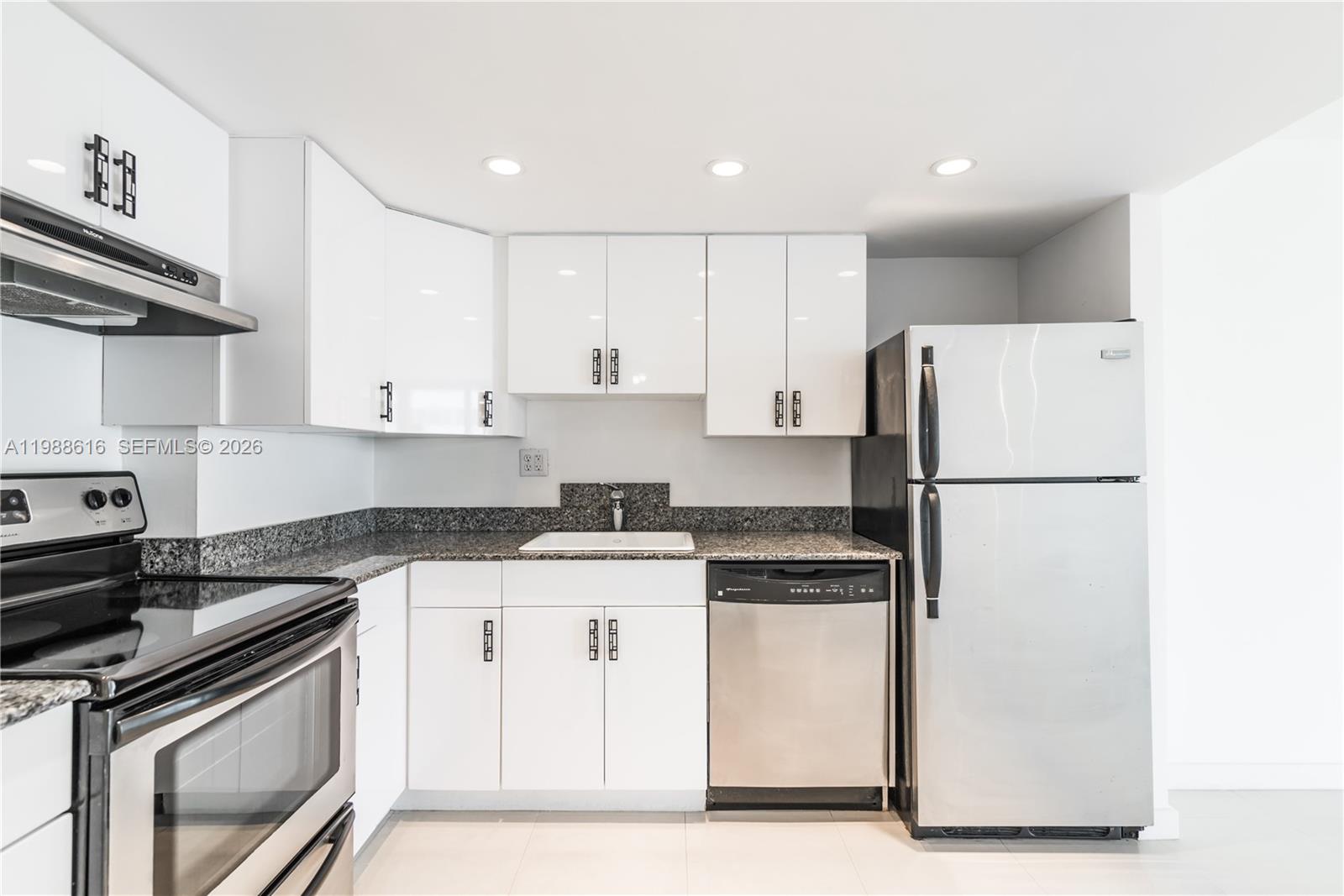 1800 Collins Ave # 8C