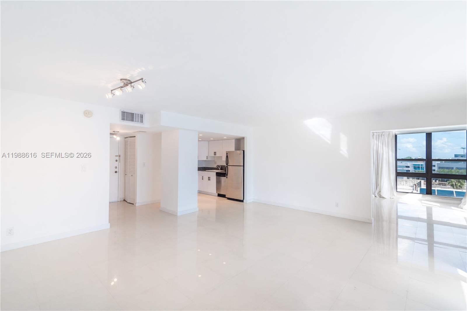 1800 Collins Ave # 8C