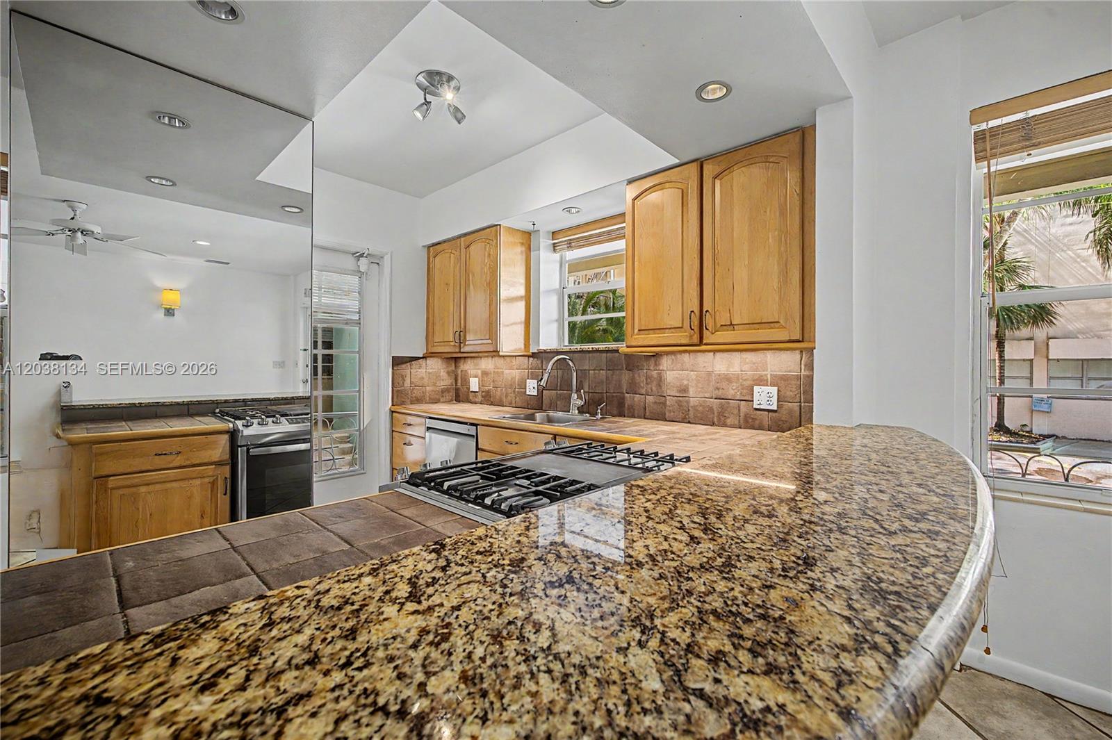 1751 Washington Ave # 1F