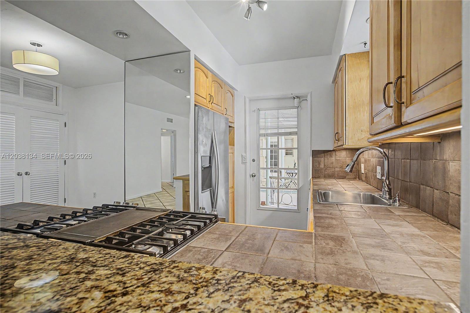 1751 Washington Ave # 1F