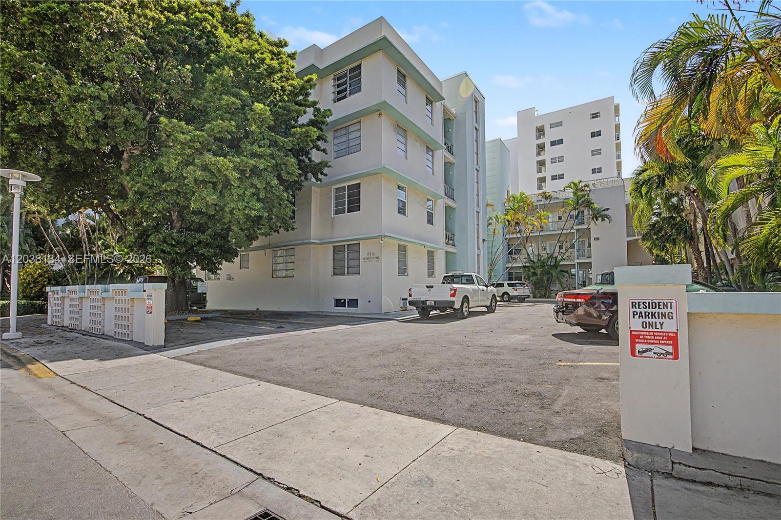1751 Washington Ave # 1F